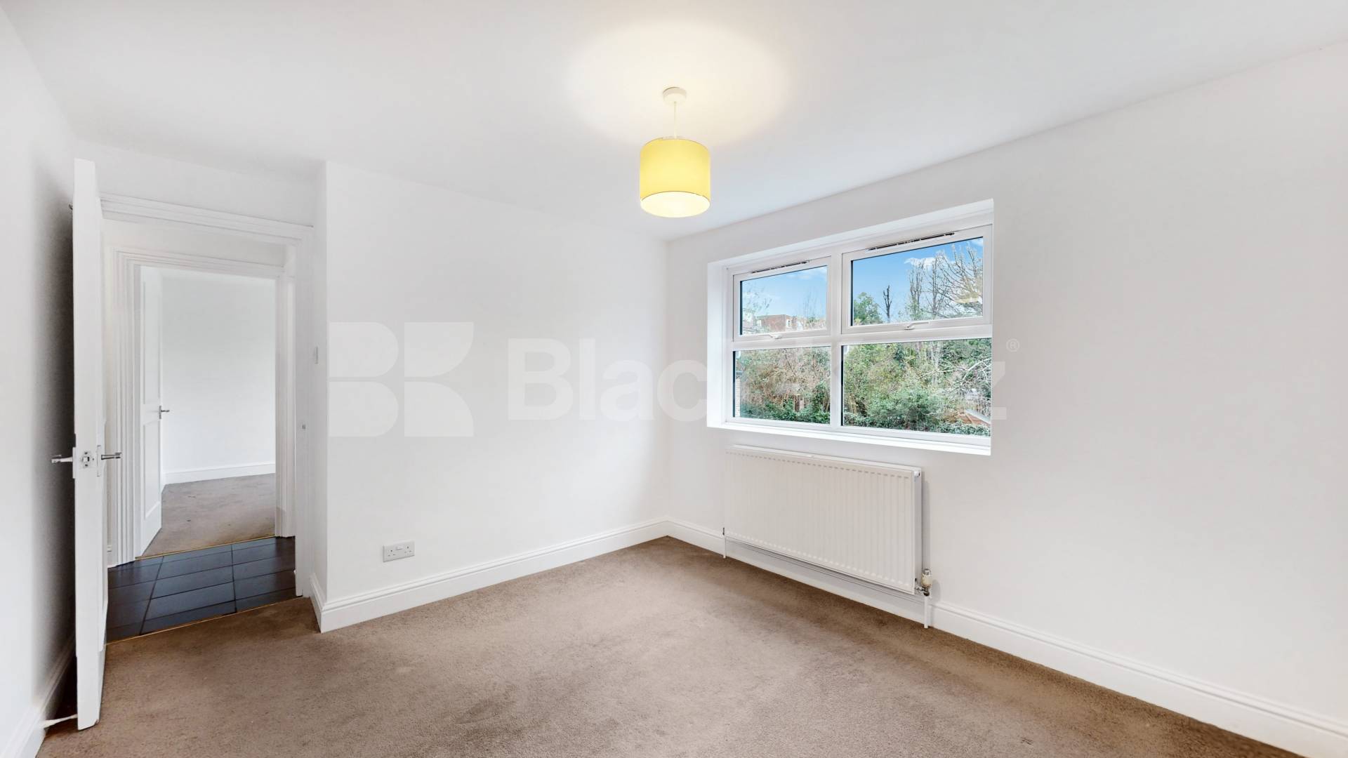 Two Bedroom First Floor Flat in Conversion, New Barnet, mins to tube & shops! Bulwer Road, New Barnet
